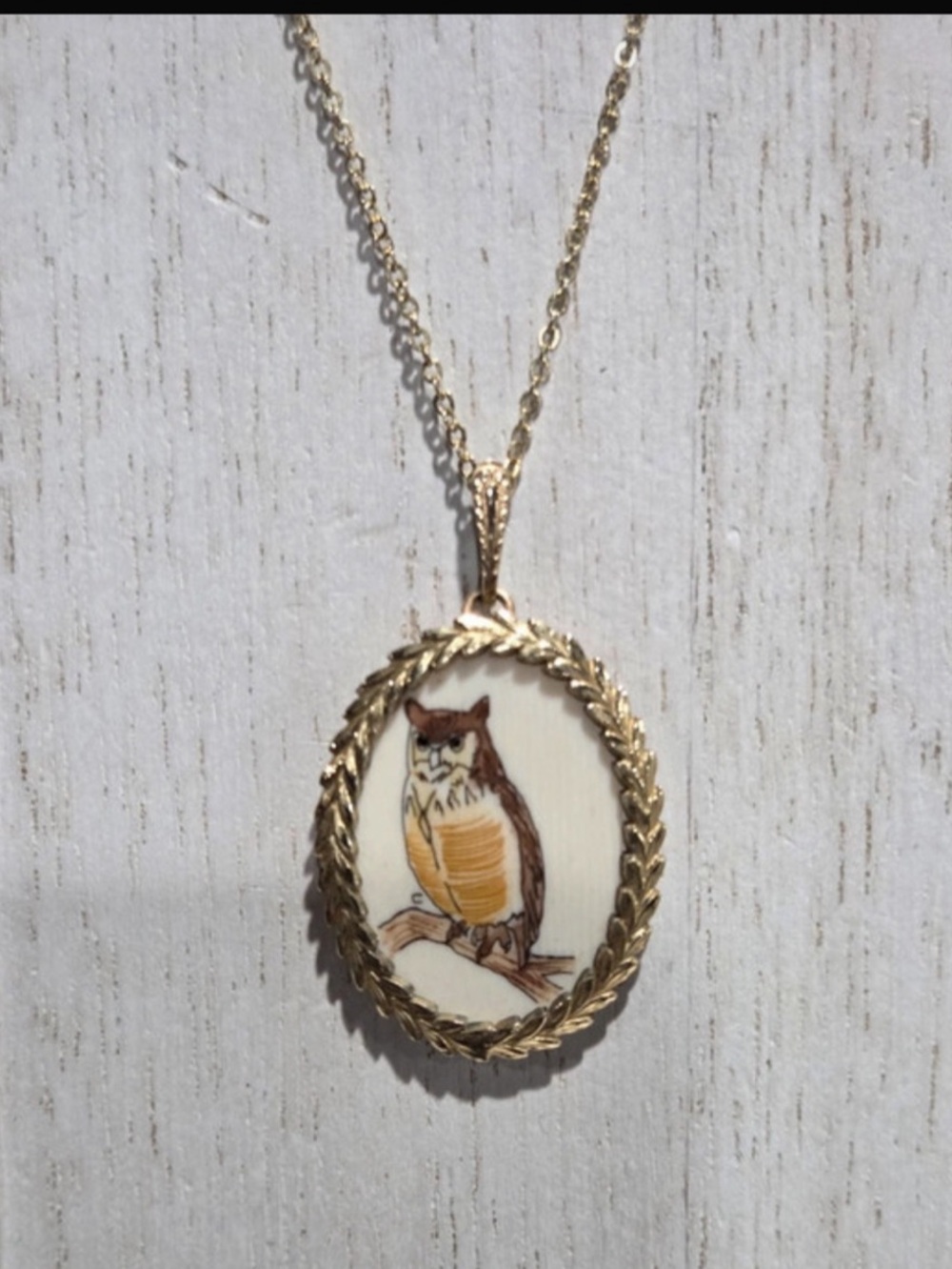 Krementz Vintage Owl Pendant Necklace Gold Tone Scrimshaw Style Oval Laurel Fram